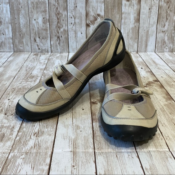 Privo by Clarks Shoes - Privo by Clarks Mary Jane Cream Flat Sneakers- size 8